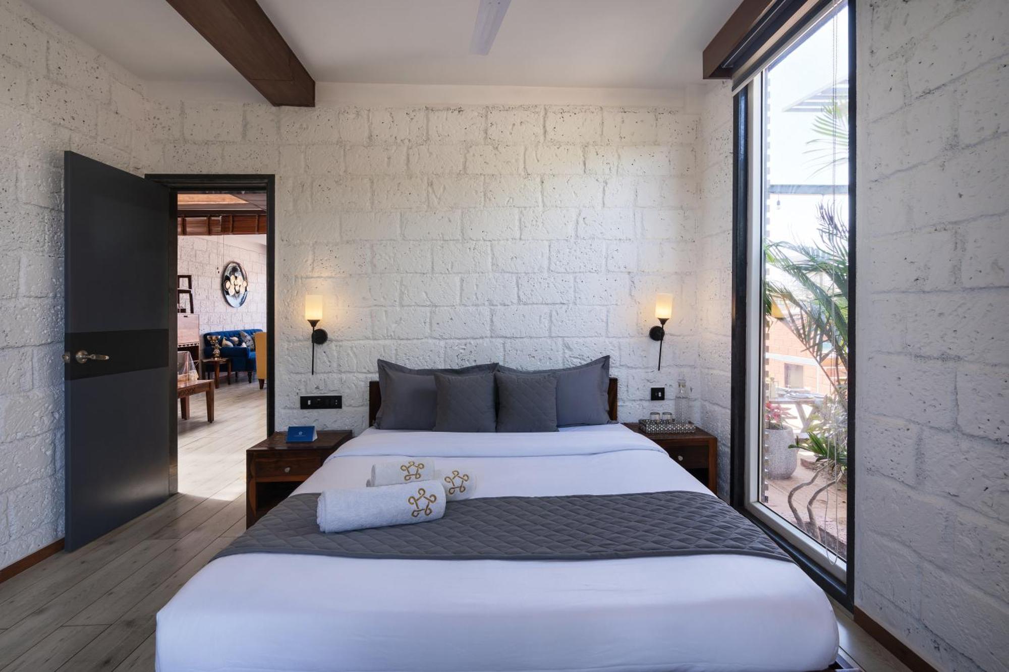 Saffronstays Calvin - 3 Bedroom Pool Villa In Лонавала Екстериор снимка