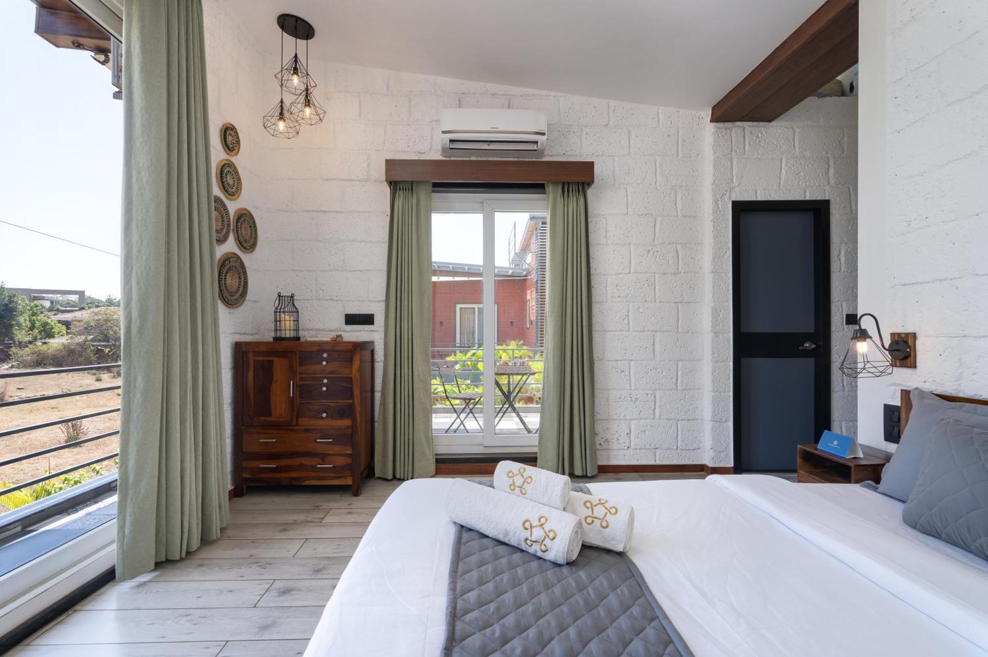 Saffronstays Calvin - 3 Bedroom Pool Villa In Лонавала Екстериор снимка