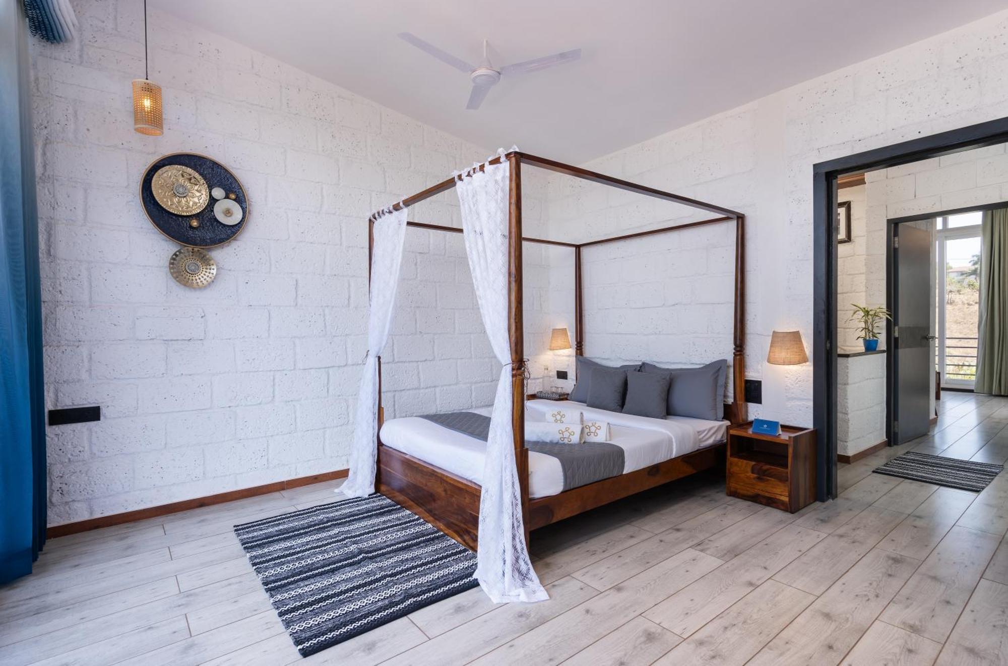 Saffronstays Calvin - 3 Bedroom Pool Villa In Лонавала Екстериор снимка